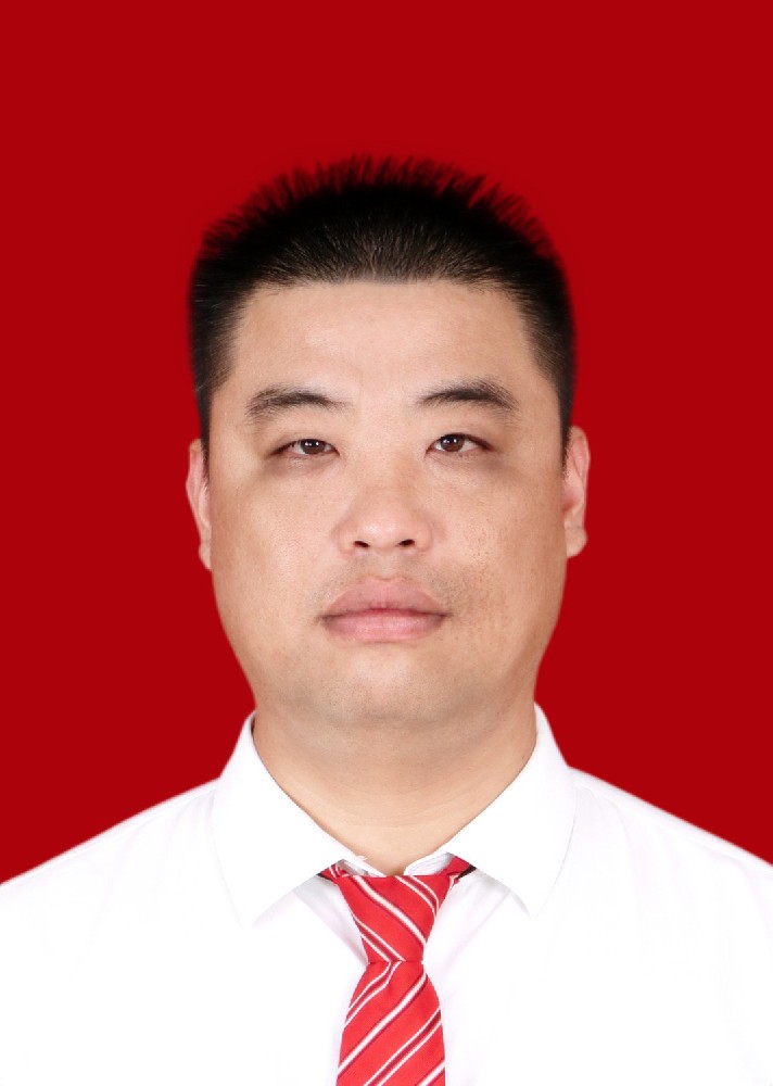 高中德育副校长——韩雄辉